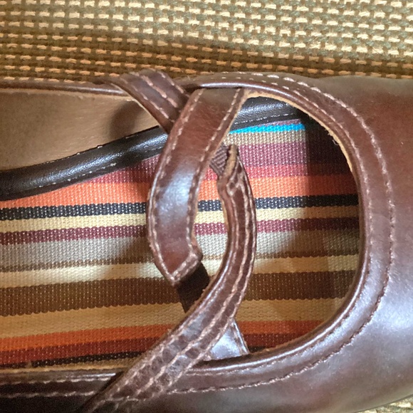 Clarks Mary Jane Slip-Ons Brown Leather 7.5 EUC - Picture 9 of 9